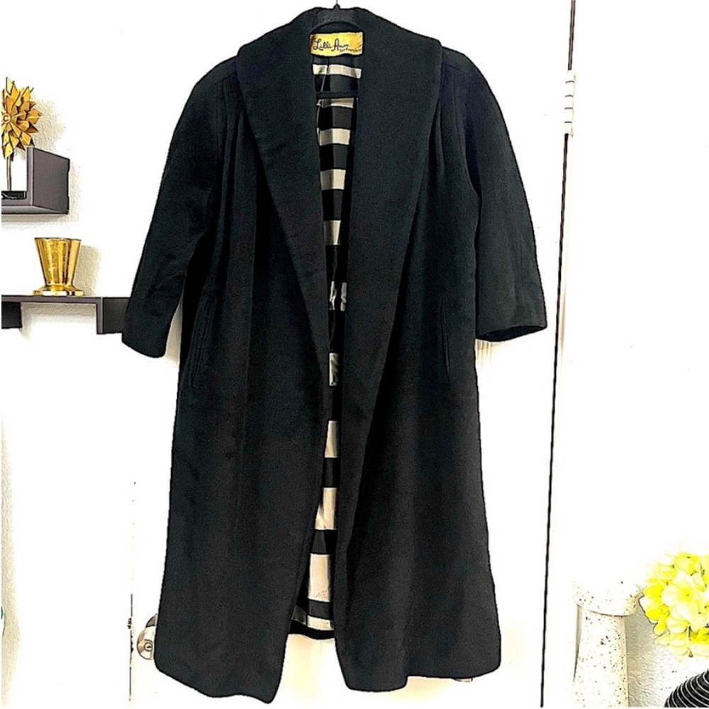Lilli Ann's Paris San Francisco Vintage
Black Long Wool Coat Sz S